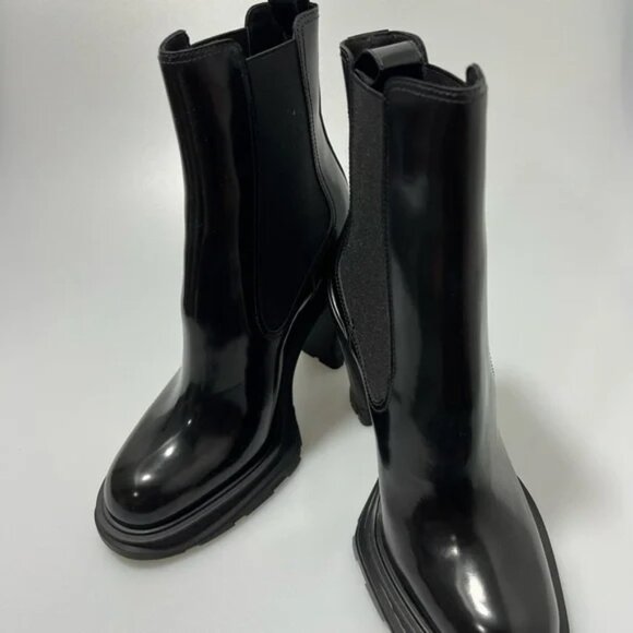 Alexander McQueen Tread Heeled Chelsea Boots Black - Picture 2 of 10